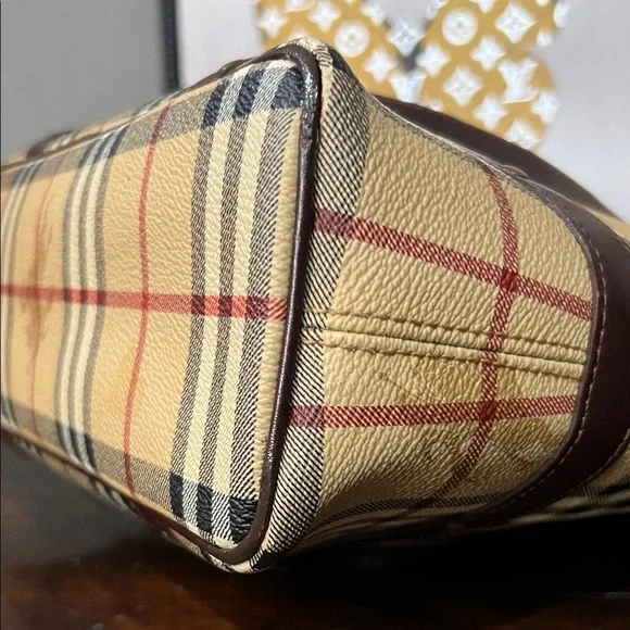 Burberry Vintage Haymarket Check Tote Bag in Coated Canvas and Leather - Picture 5 of 15